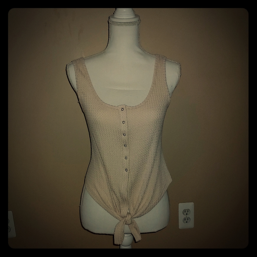 Express button tank top
